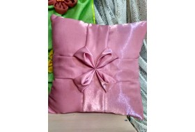 Подушка розовая цветочек