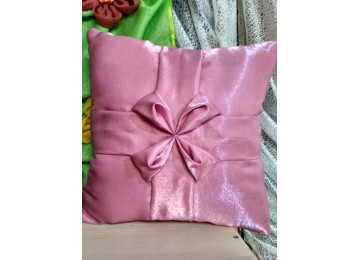 Подушка розовая цветочек